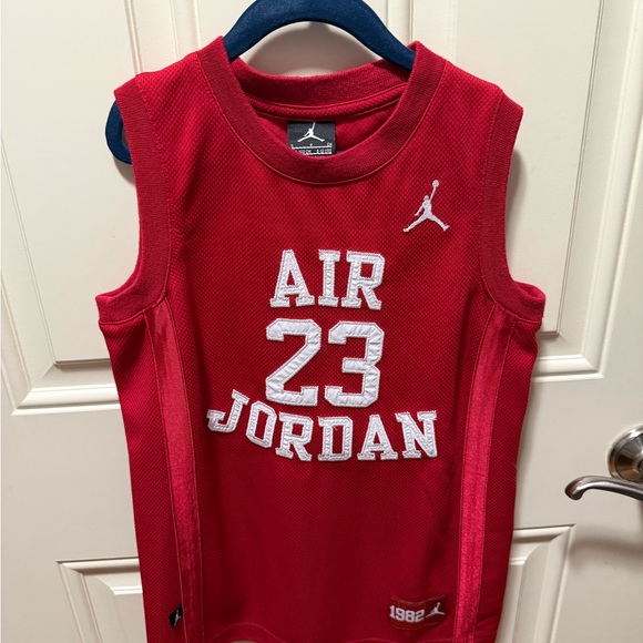 Jordan red basketball jersey boys Medium 10-12 - Picture 3 of 3